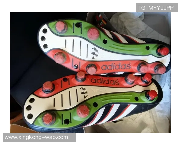 探秘足球明星使用扁平鞋底设计的独特优势与技术背后